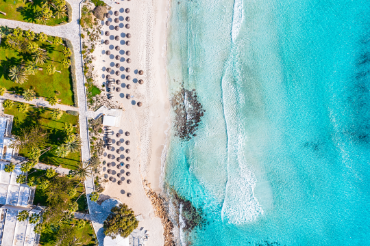 Nissi Beach auf Zypern aus der Vogelperspektive
